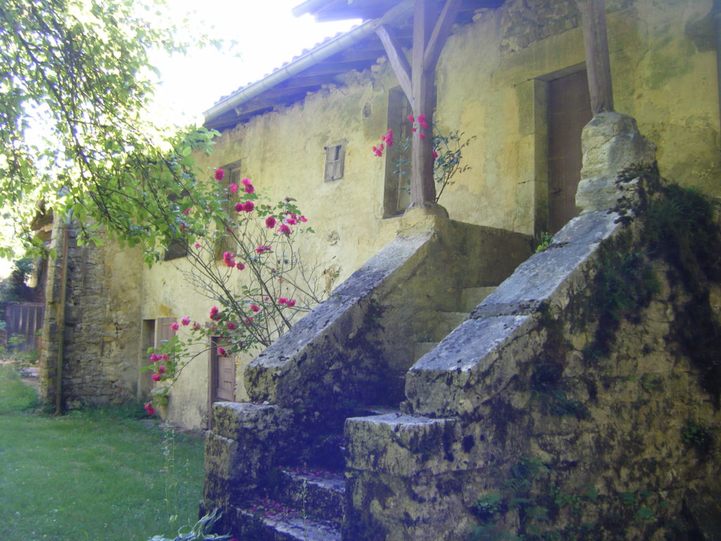 Escalier de l'ancienne cure à Villechantria