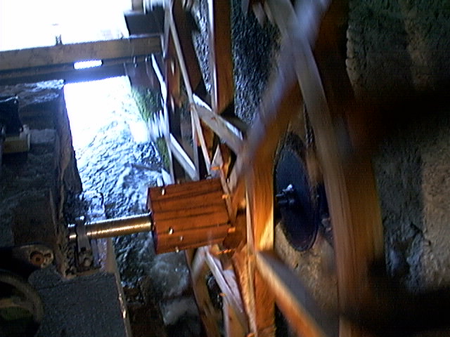 Roue du Moulin du Pont-Neuf, Villechantria (2001)