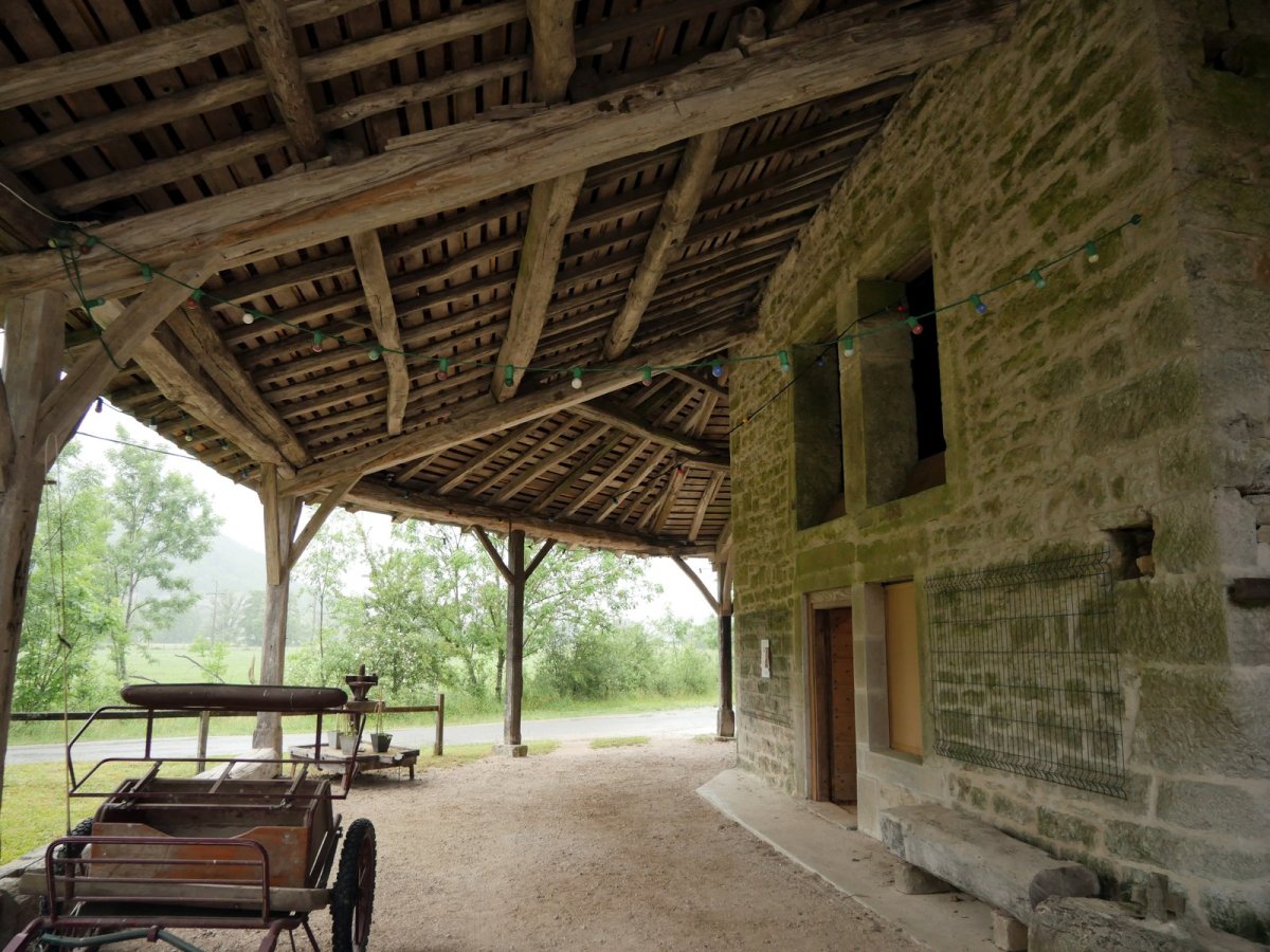 Extérieur du Moulin du Pont-Neuf, Villechantria (2019)